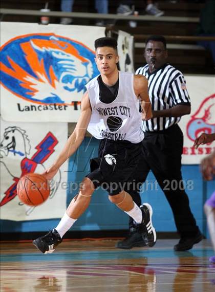 Thumbnail 2 in Dallas Lincoln vs Midwest City (Texas-Oklahoma Shootout) photogallery.