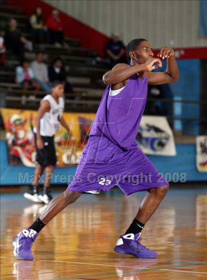 Thumbnail 3 in Dallas Lincoln vs Midwest City (Texas-Oklahoma Shootout) photogallery.
