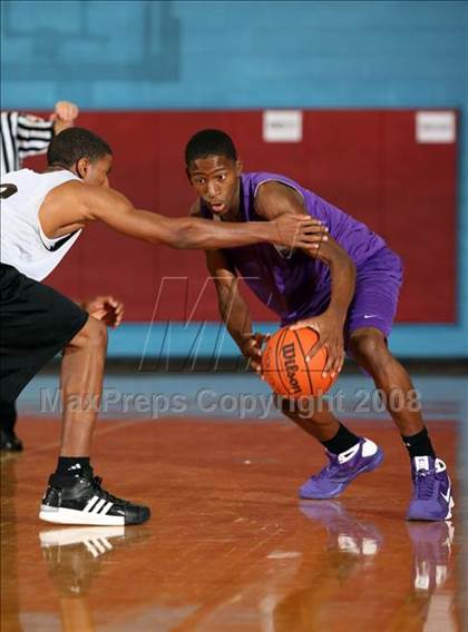 Thumbnail 2 in Dallas Lincoln vs Midwest City (Texas-Oklahoma Shootout) photogallery.