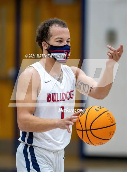 Thumbnail 2 in Douglas Byrd @ Terry Sanford photogallery.