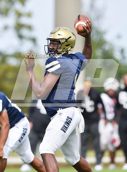 Thumbnail 3 in Brookland-Cayce vs Spartanburg (The Greer Gridiron Classic) photogallery.