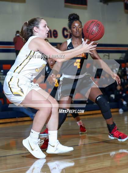 Thumbnail 2 in Ventura vs Etiwanda photogallery.