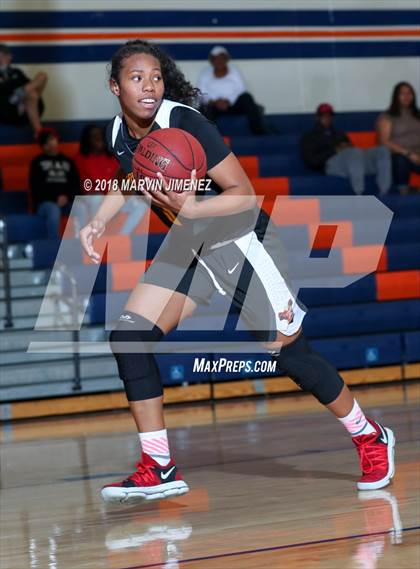 Thumbnail 2 in Ventura vs Etiwanda photogallery.