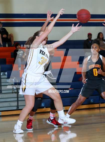 Thumbnail 2 in Ventura vs Etiwanda photogallery.