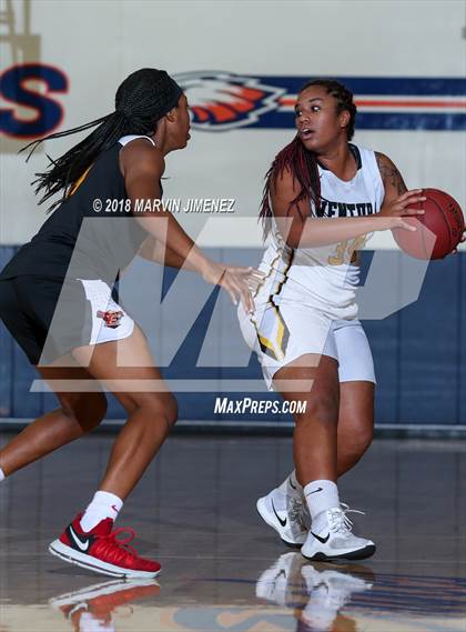 Thumbnail 2 in Ventura vs Etiwanda photogallery.