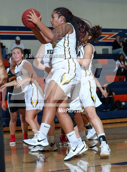 Thumbnail 3 in Ventura vs Etiwanda photogallery.