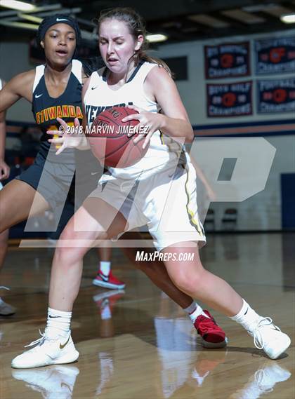 Thumbnail 3 in Ventura vs Etiwanda photogallery.