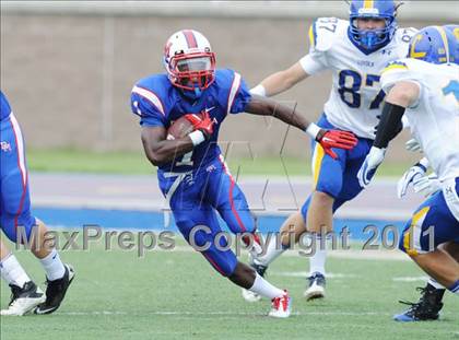 Thumbnail 1 in DeMatha vs. Loyola (I-95 Kickoff Classic) photogallery.