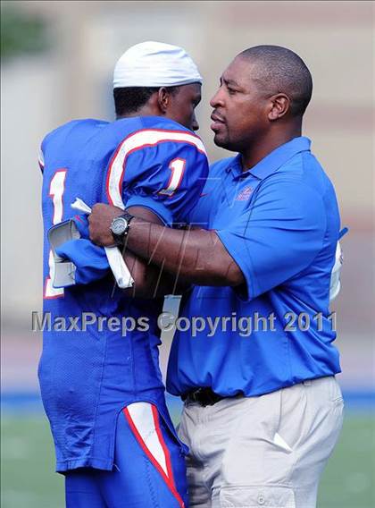 Thumbnail 3 in DeMatha vs. Loyola (I-95 Kickoff Classic) photogallery.