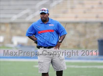 Thumbnail 3 in DeMatha vs. Loyola (I-95 Kickoff Classic) photogallery.