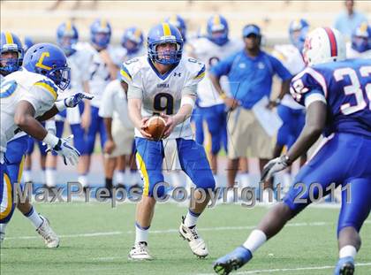 Thumbnail 2 in DeMatha vs. Loyola (I-95 Kickoff Classic) photogallery.