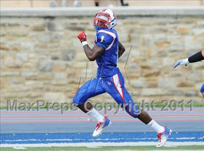 Thumbnail 3 in DeMatha vs. Loyola (I-95 Kickoff Classic) photogallery.