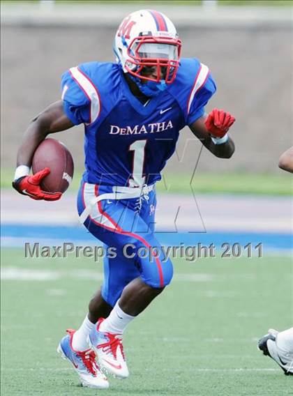 Thumbnail 3 in DeMatha vs. Loyola (I-95 Kickoff Classic) photogallery.