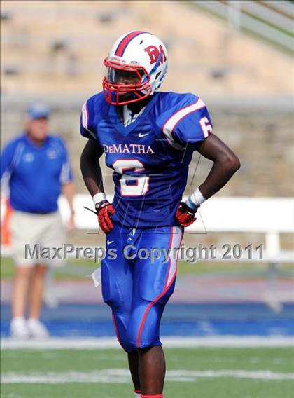 Thumbnail 2 in DeMatha vs. Loyola (I-95 Kickoff Classic) photogallery.