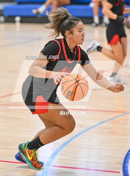 Thumbnail 2 in Cedar Valley vs. Coronado (Section 7) photogallery.