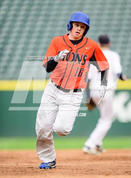 Thumbnail 2 in Auburn Mountainview vs. West Seattle photogallery.