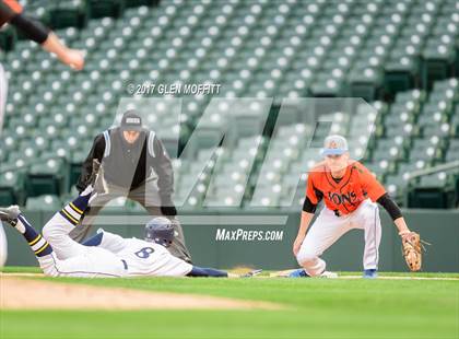 Thumbnail 3 in Auburn Mountainview vs. West Seattle photogallery.