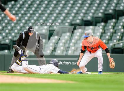Thumbnail 2 in Auburn Mountainview vs. West Seattle photogallery.