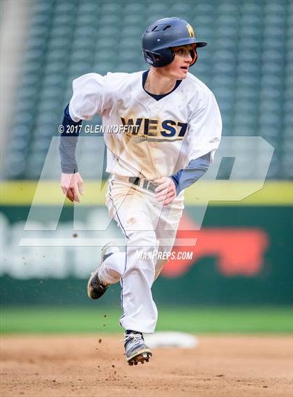Thumbnail 2 in Auburn Mountainview vs. West Seattle photogallery.