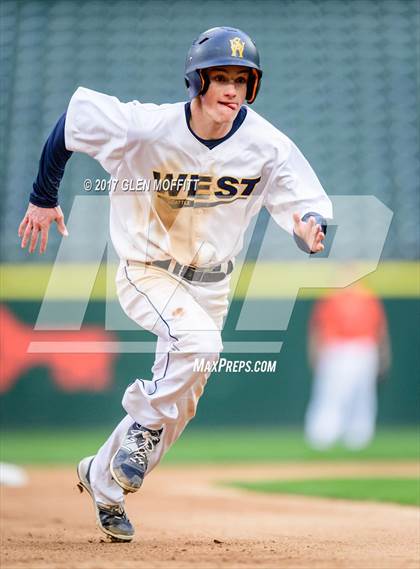 Thumbnail 3 in Auburn Mountainview vs. West Seattle photogallery.
