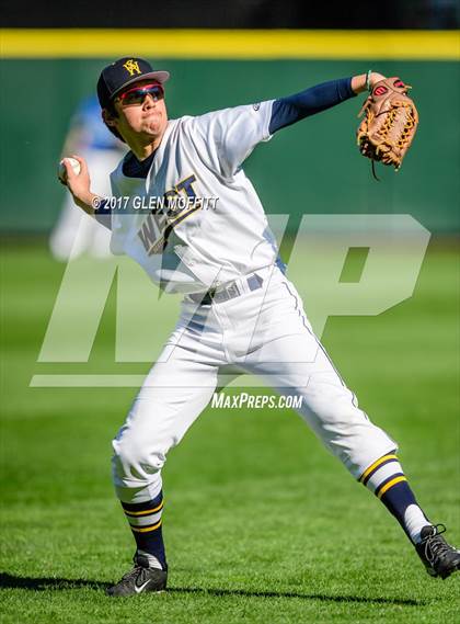 Thumbnail 3 in Auburn Mountainview vs. West Seattle photogallery.