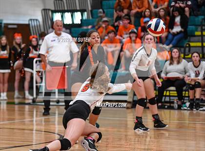 Thumbnail 1 in Thorndale vs. Schulenburg (UIL 2A Region 4 Area Playoff) photogallery.