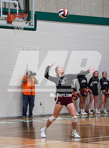 Thumbnail 2 in Thorndale vs. Schulenburg (UIL 2A Region 4 Area Playoff) photogallery.