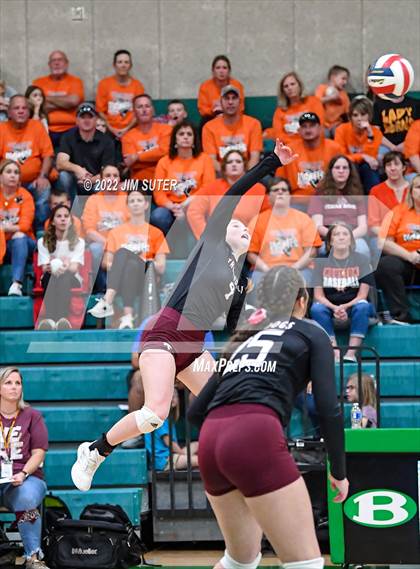 Thumbnail 1 in Thorndale vs. Schulenburg (UIL 2A Region 4 Area Playoff) photogallery.