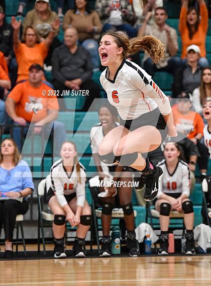 Thumbnail 3 in Thorndale vs. Schulenburg (UIL 2A Region 4 Area Playoff) photogallery.