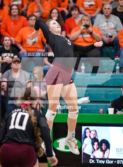 Thumbnail 1 in Thorndale vs. Schulenburg (UIL 2A Region 4 Area Playoff) photogallery.