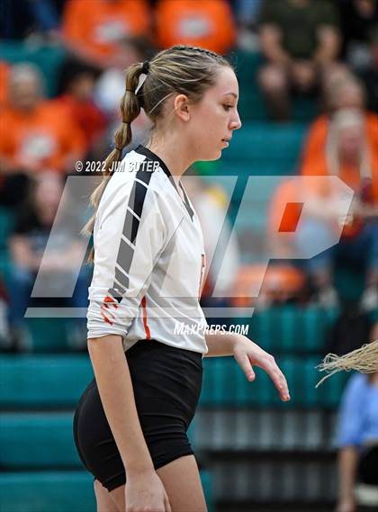 Thumbnail 2 in Thorndale vs. Schulenburg (UIL 2A Region 4 Area Playoff) photogallery.