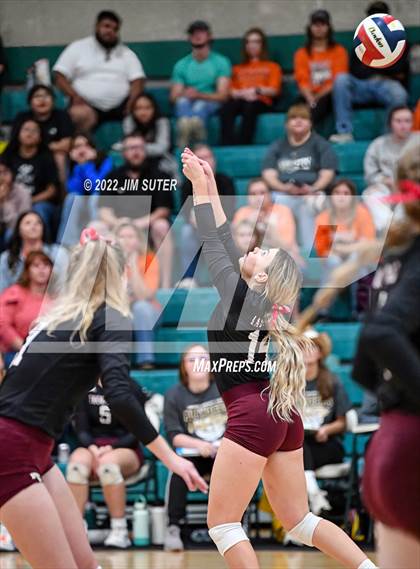 Thumbnail 1 in Thorndale vs. Schulenburg (UIL 2A Region 4 Area Playoff) photogallery.
