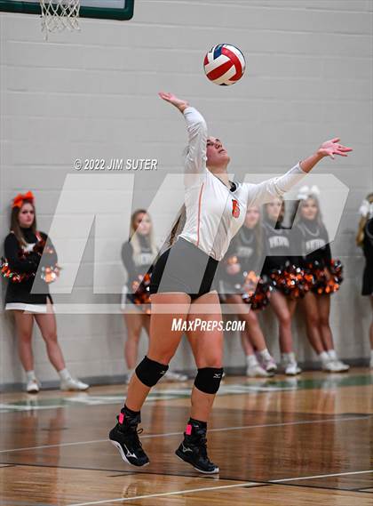 Thumbnail 1 in Thorndale vs. Schulenburg (UIL 2A Region 4 Area Playoff) photogallery.