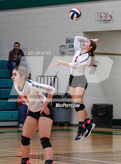 Thumbnail 2 in Thorndale vs. Schulenburg (UIL 2A Region 4 Area Playoff) photogallery.