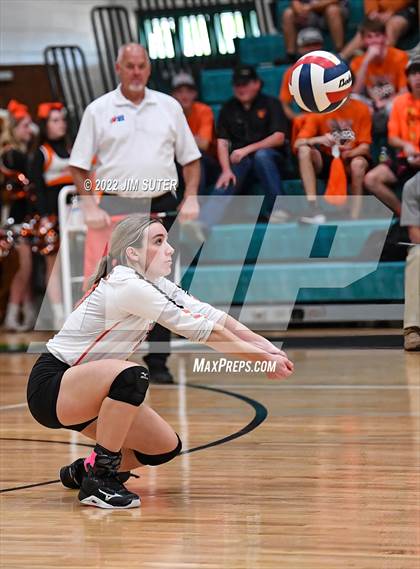 Thumbnail 3 in Thorndale vs. Schulenburg (UIL 2A Region 4 Area Playoff) photogallery.