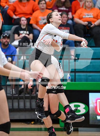 Thumbnail 3 in Thorndale vs. Schulenburg (UIL 2A Region 4 Area Playoff) photogallery.