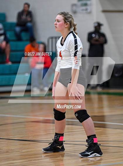 Thumbnail 2 in Thorndale vs. Schulenburg (UIL 2A Region 4 Area Playoff) photogallery.