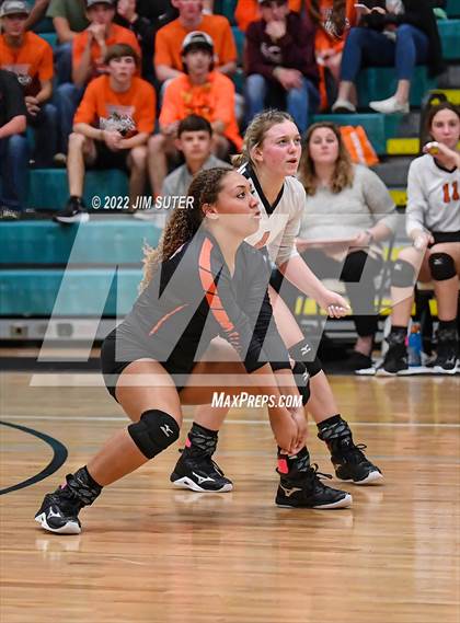 Thumbnail 1 in Thorndale vs. Schulenburg (UIL 2A Region 4 Area Playoff) photogallery.