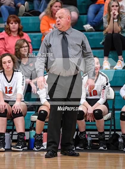 Thumbnail 2 in Thorndale vs. Schulenburg (UIL 2A Region 4 Area Playoff) photogallery.