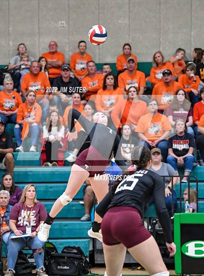 Thumbnail 3 in Thorndale vs. Schulenburg (UIL 2A Region 4 Area Playoff) photogallery.