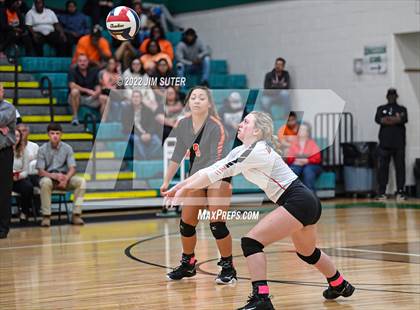 Thumbnail 1 in Thorndale vs. Schulenburg (UIL 2A Region 4 Area Playoff) photogallery.