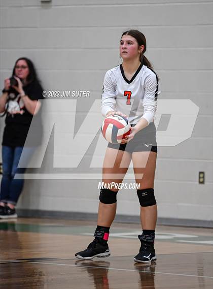 Thumbnail 2 in Thorndale vs. Schulenburg (UIL 2A Region 4 Area Playoff) photogallery.
