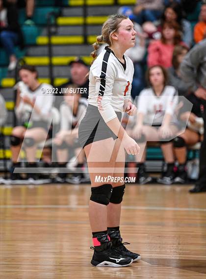 Thumbnail 1 in Thorndale vs. Schulenburg (UIL 2A Region 4 Area Playoff) photogallery.