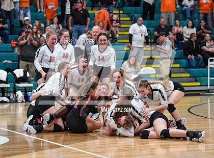 Thumbnail 2 in Thorndale vs. Schulenburg (UIL 2A Region 4 Area Playoff) photogallery.