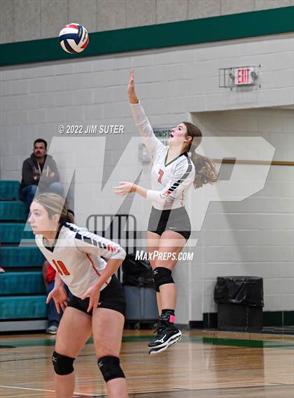 Thumbnail 3 in Thorndale vs. Schulenburg (UIL 2A Region 4 Area Playoff) photogallery.