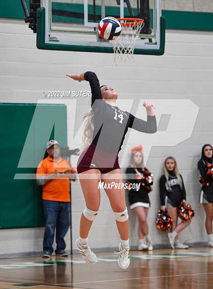 Thumbnail 3 in Thorndale vs. Schulenburg (UIL 2A Region 4 Area Playoff) photogallery.