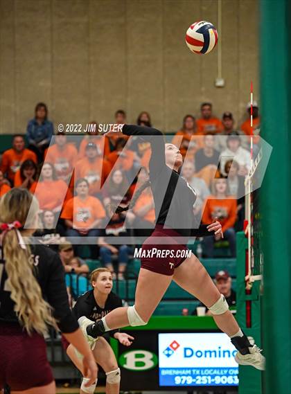 Thumbnail 2 in Thorndale vs. Schulenburg (UIL 2A Region 4 Area Playoff) photogallery.