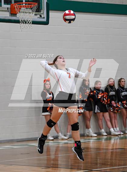 Thumbnail 2 in Thorndale vs. Schulenburg (UIL 2A Region 4 Area Playoff) photogallery.