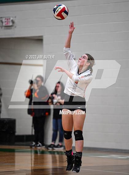 Thumbnail 2 in Thorndale vs. Schulenburg (UIL 2A Region 4 Area Playoff) photogallery.