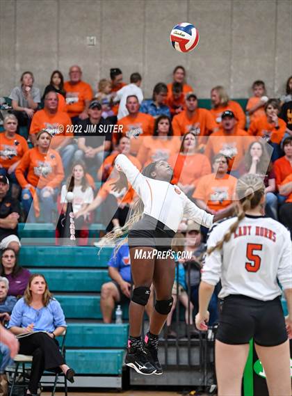 Thumbnail 1 in Thorndale vs. Schulenburg (UIL 2A Region 4 Area Playoff) photogallery.